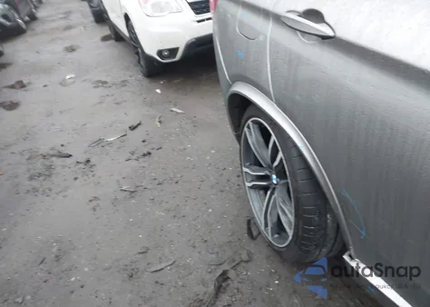 2016 BMW X5 M z USA, uszkodzony, nr VIN 5YMKT6C58G0R79357